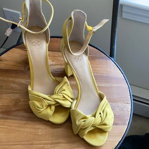 VINCE CAMUTO spring yellow/chartreuse suede heels